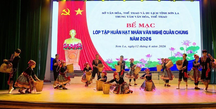 Học viên tập huấn kỹ năng khai thác bản sắc văn hóa địa phương phục vụ du lịch cộng đồng