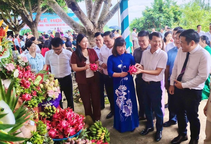 Gian hàng OCOP và nông sản tiêu biểu tại Lễ hội Hoa trái bốn mùa ở Lào Cai