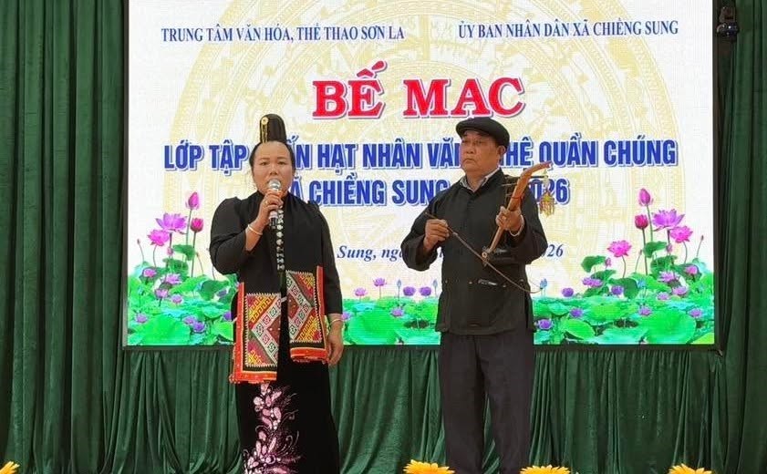 Nghệ nhân dân tộc Thái tham gia lớp tập huấn văn nghệ quần chúng tại Chiềng Sung
