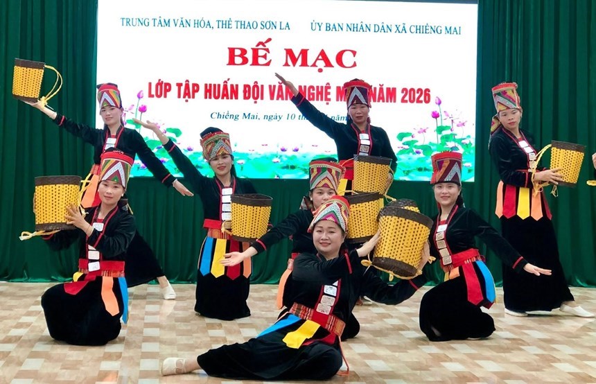 Tiết mục biểu diễn tại lớp tập huấn hạt nhân văn nghệ quần chúng xã Chiềng Mai