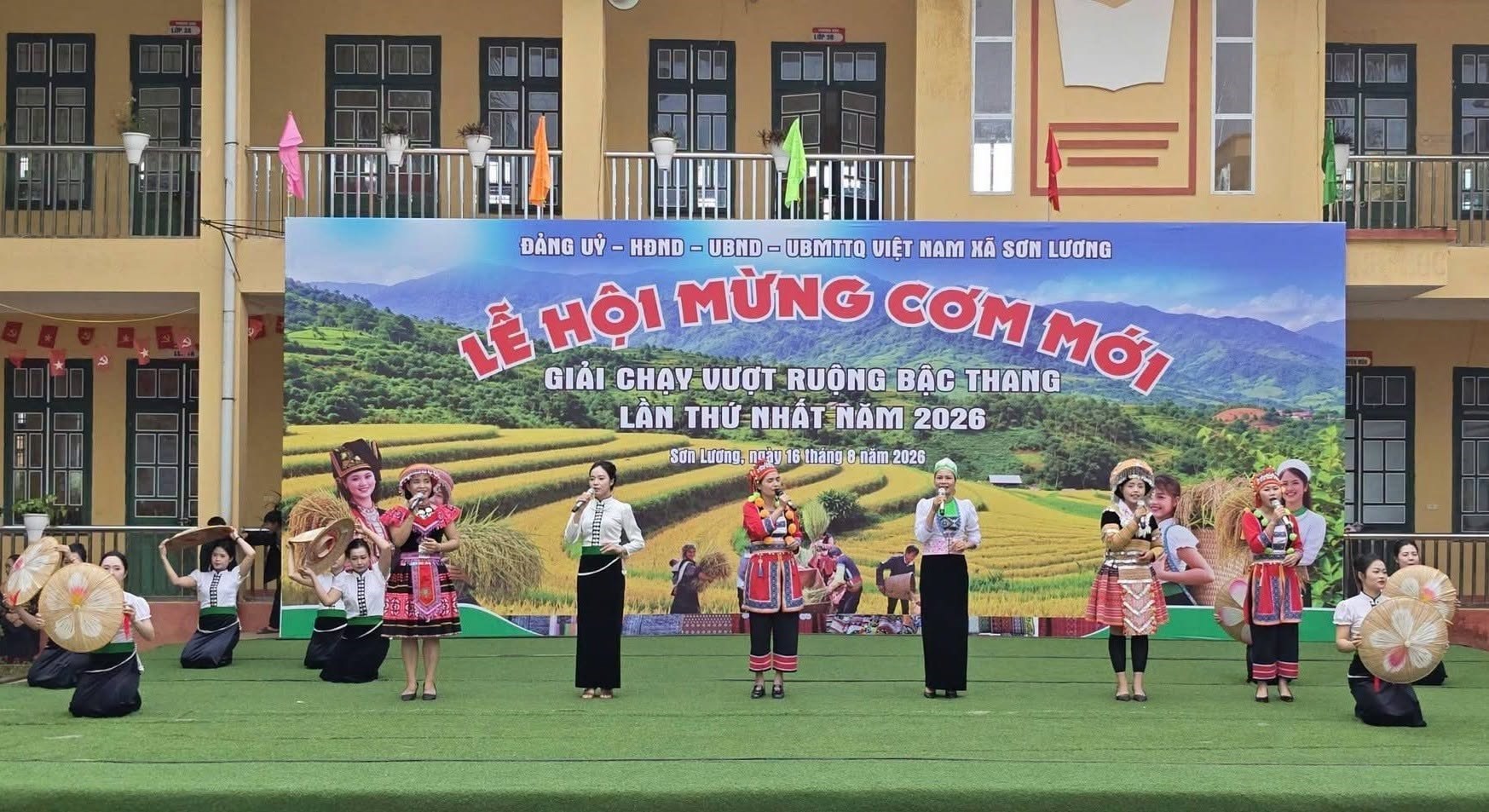 Rộn ràng Lễ hội Mừng cơm mới của đồng bào Mông ở Sơn Lương - ảnh 3