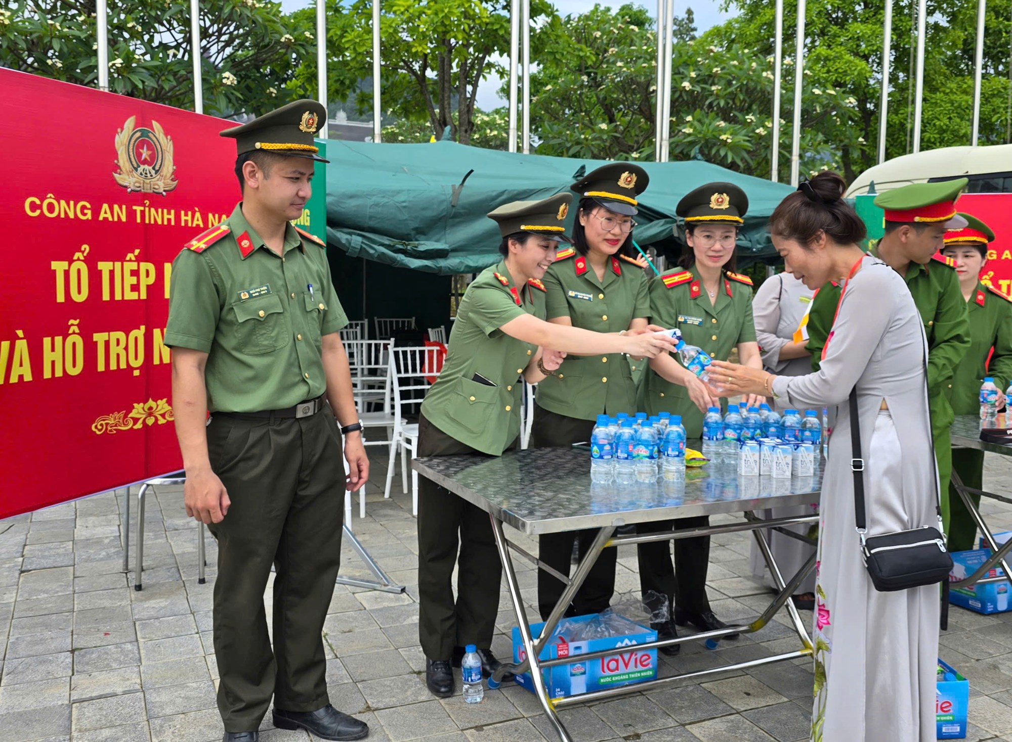 Hàng ngàn người cung nghênh và chiêm bái xá lợi Đức Phật tại chùa Tam Chúc - ảnh 13