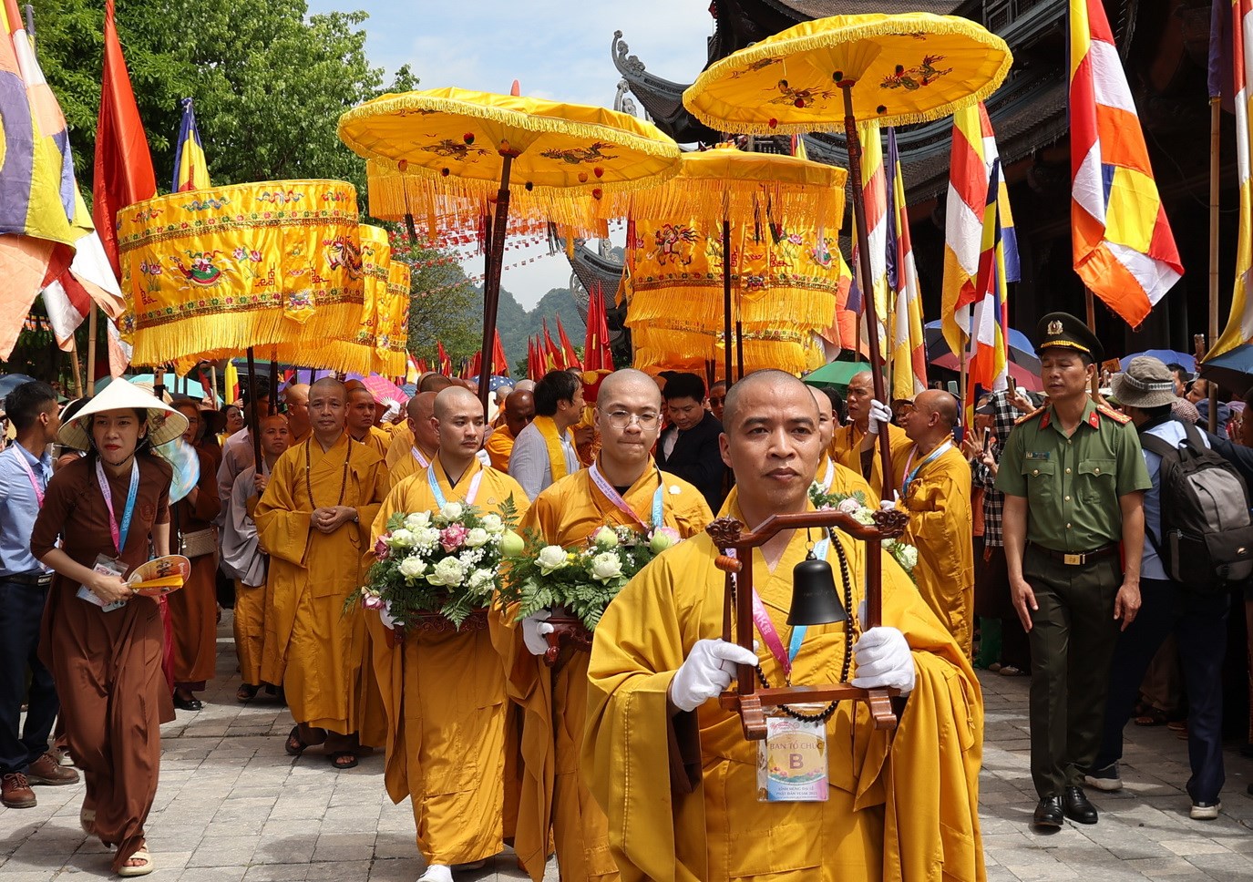 Hàng ngàn người cung nghênh và chiêm bái xá lợi Đức Phật tại chùa Tam Chúc - ảnh 7
