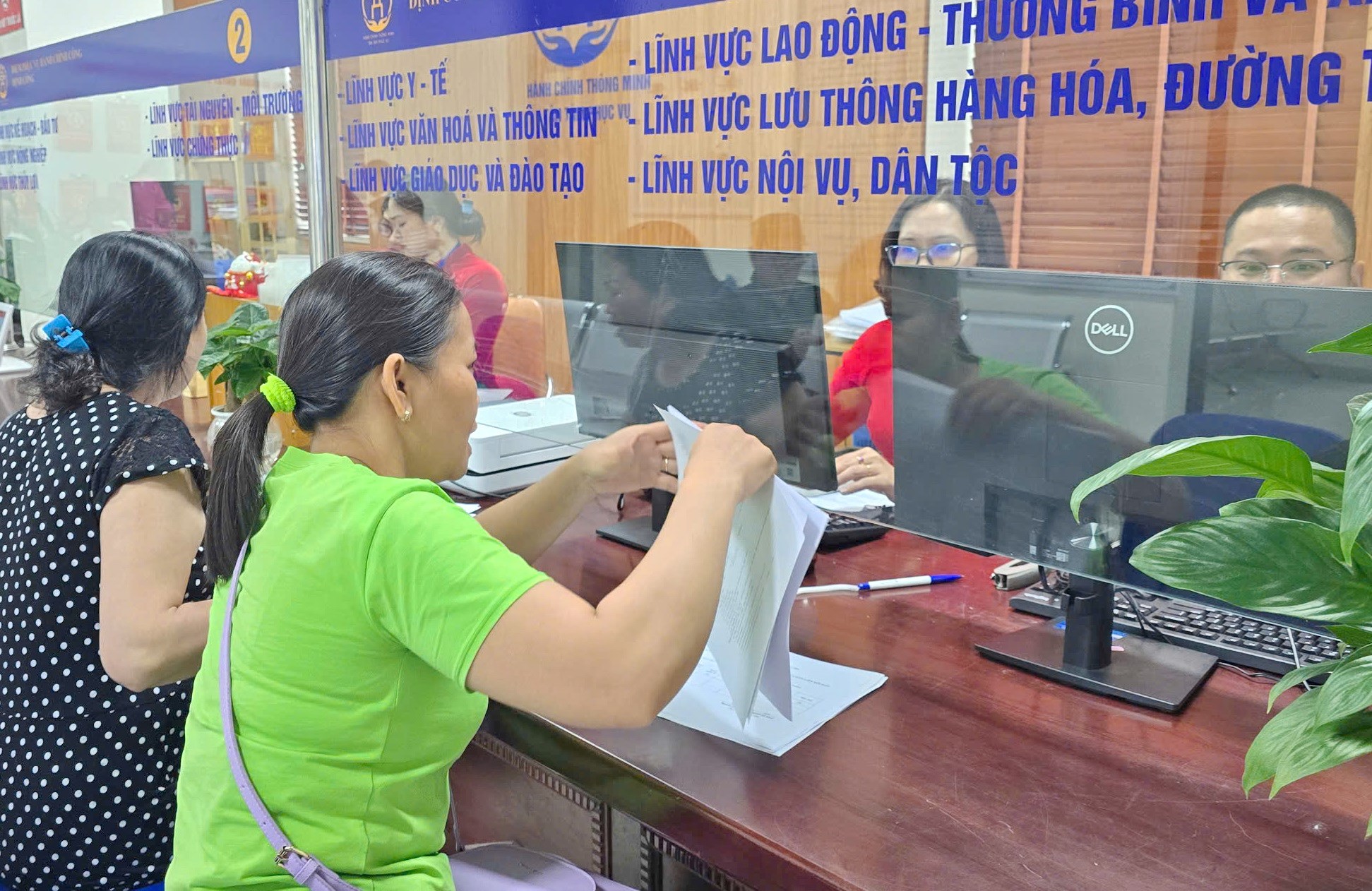 Người dân hài lòng, cán bộ tận tuỵ - ảnh 8