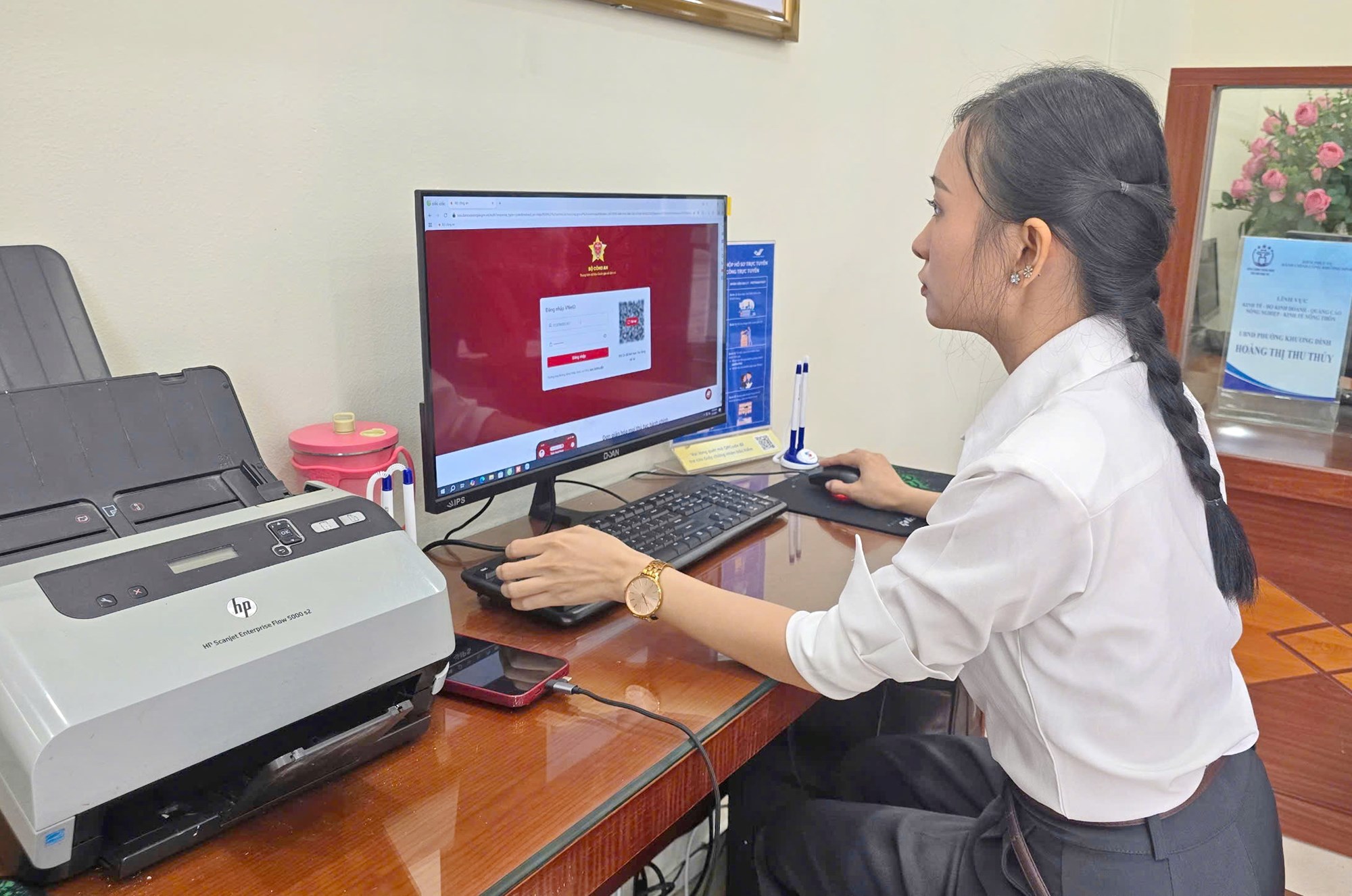 Người dân hài lòng, cán bộ tận tuỵ - ảnh 13