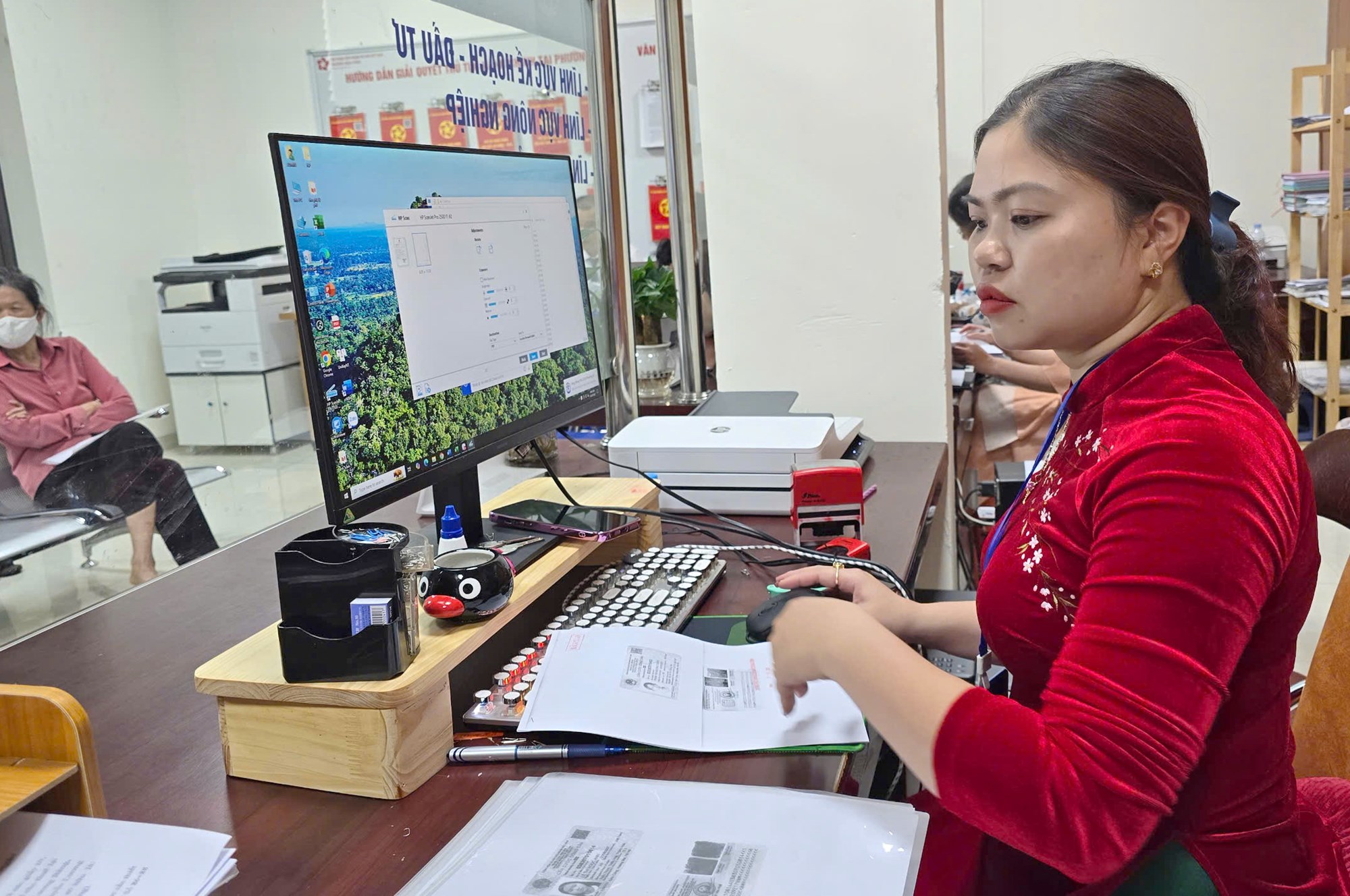 Người dân hài lòng, cán bộ tận tuỵ - ảnh 3