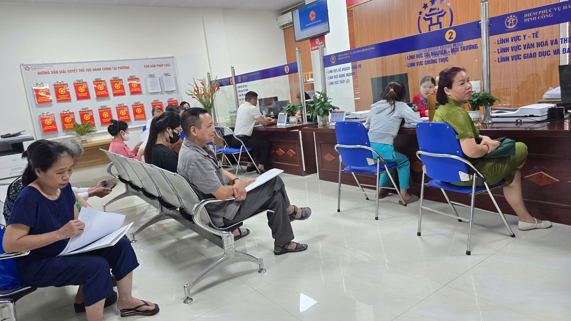 Người dân hài lòng, cán bộ tận tuỵ - ảnh 4