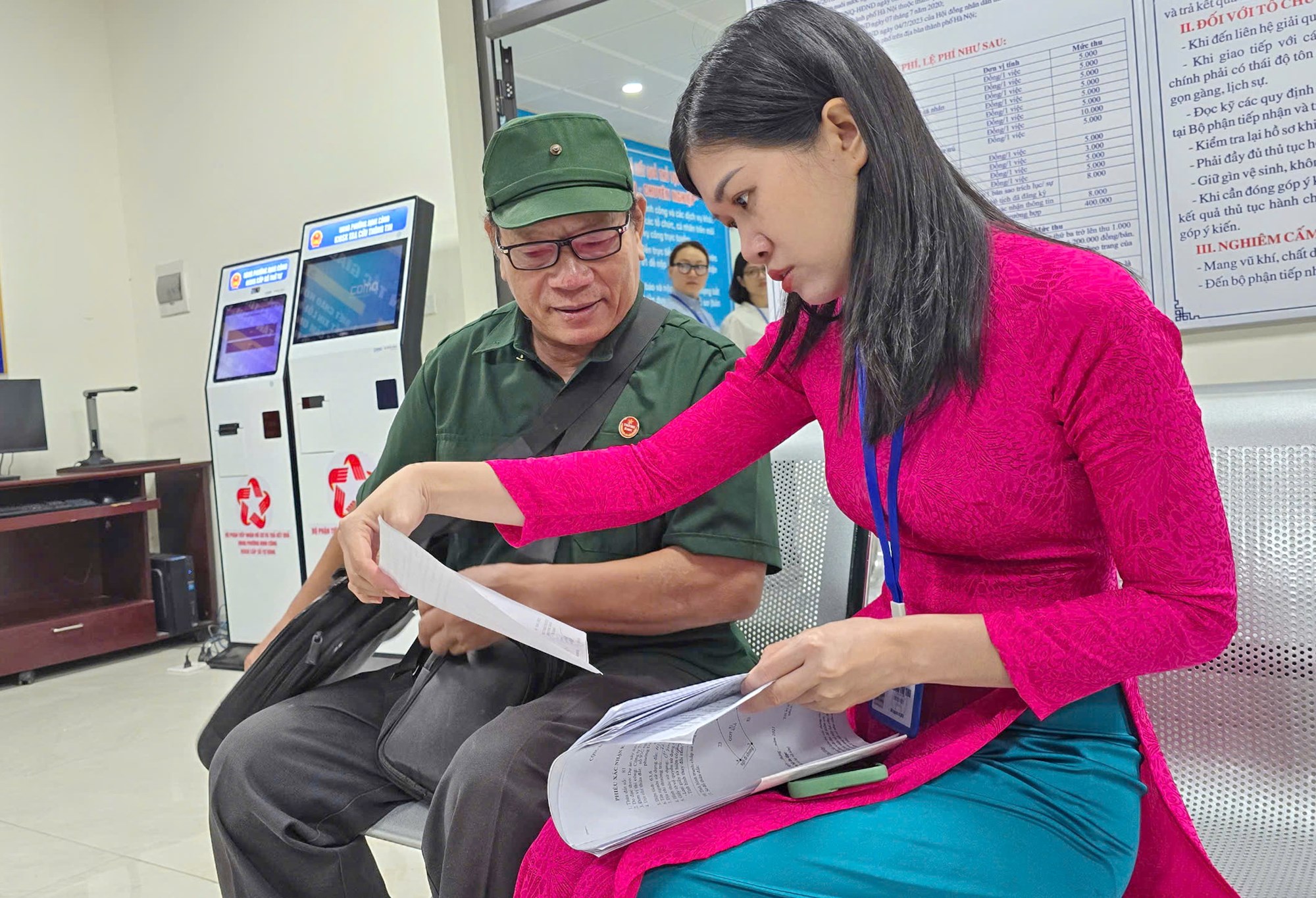 Người dân hài lòng, cán bộ tận tuỵ - ảnh 9