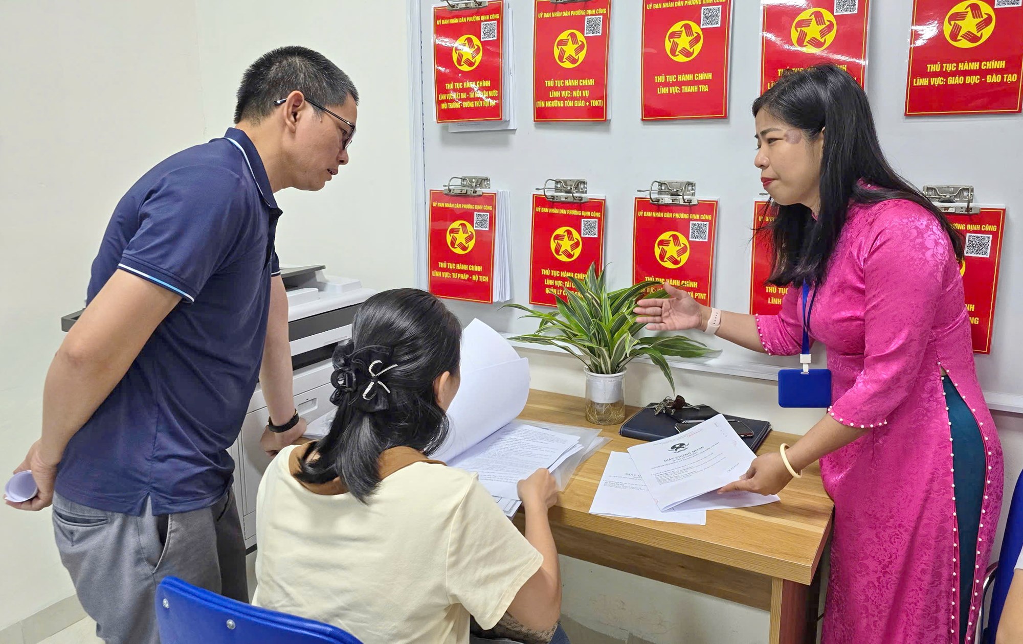 Người dân hài lòng, cán bộ tận tuỵ - ảnh 10