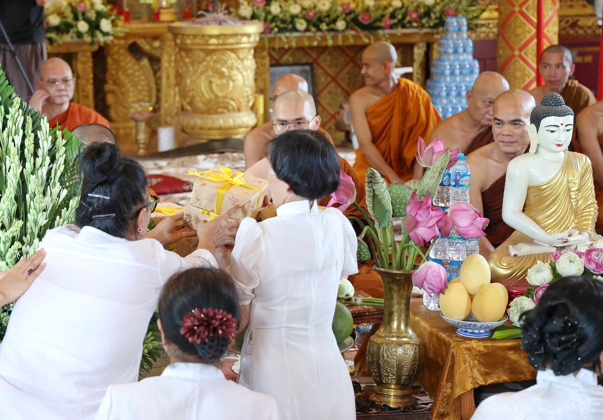 Lễ dâng y tắm mưa tại chùa Khmer - ảnh 5