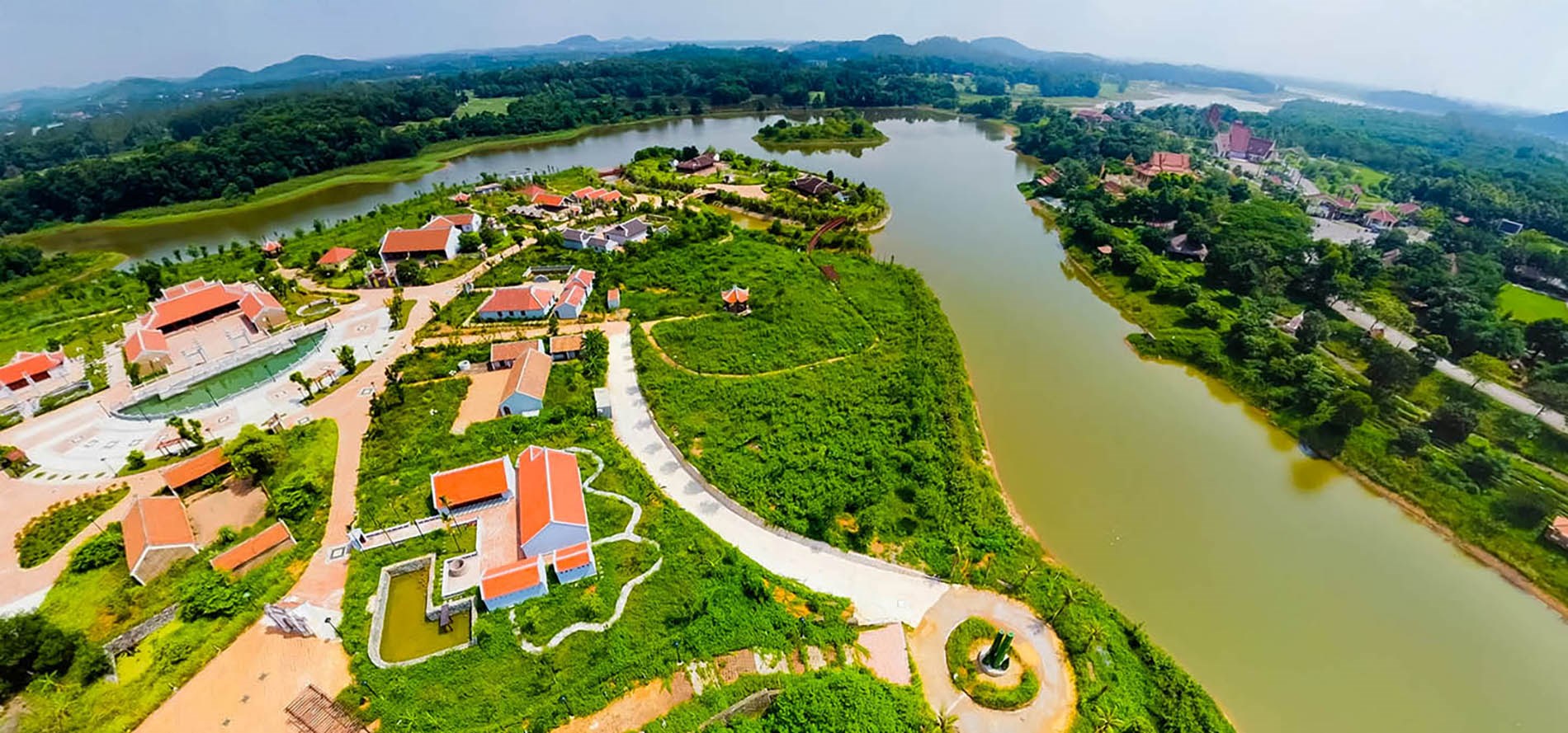 Toàn cảnh Làng Văn hóa các dân tộc Việt Nam rực rỡ sắc màu lễ hội tháng 4 với nhiều hoạt động trải nghiệm văn hóa dân tộc