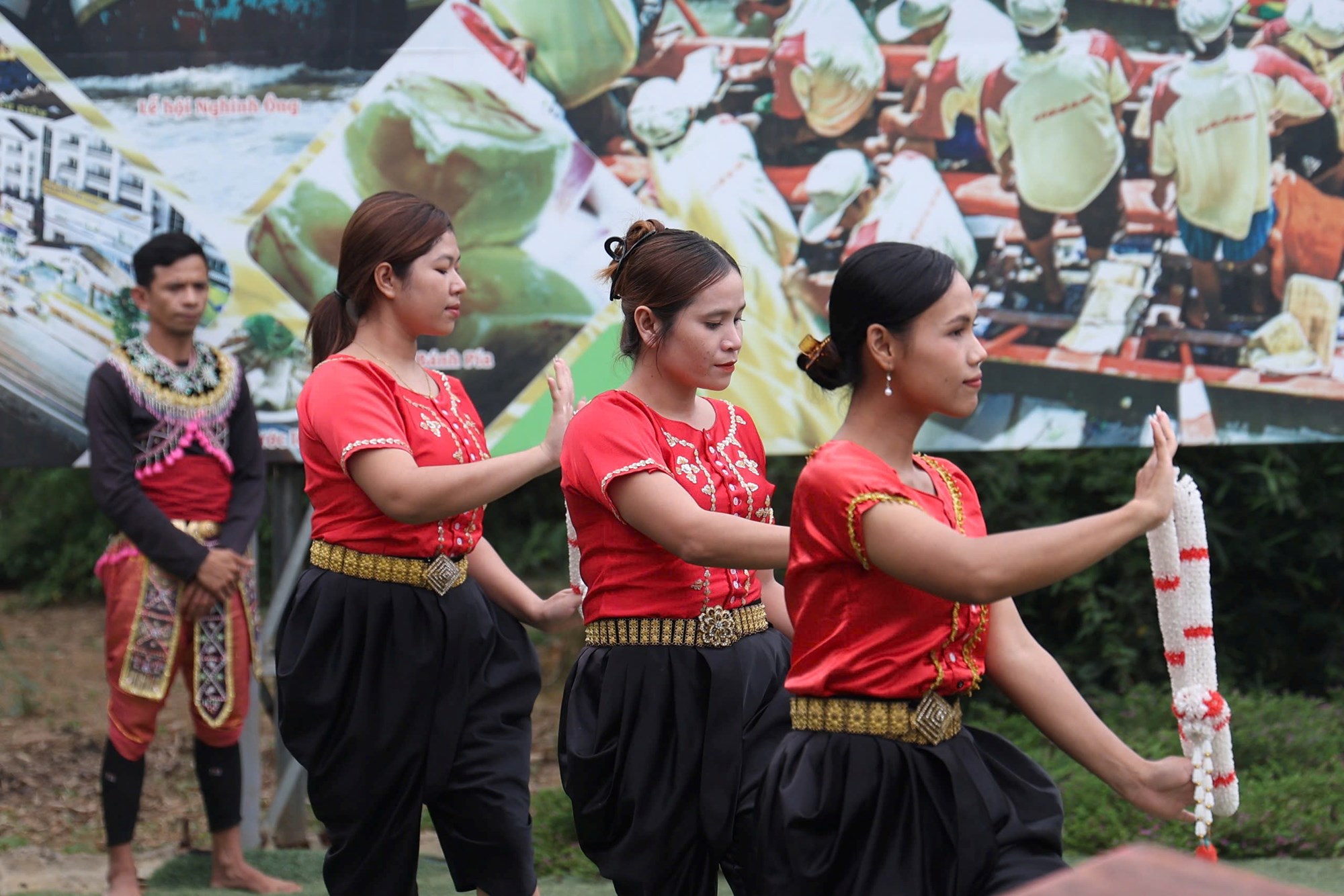 (Emagazine) Giao lưu văn hóa nhân Ngày Văn hóa các dân tộc Việt Nam - ảnh 14