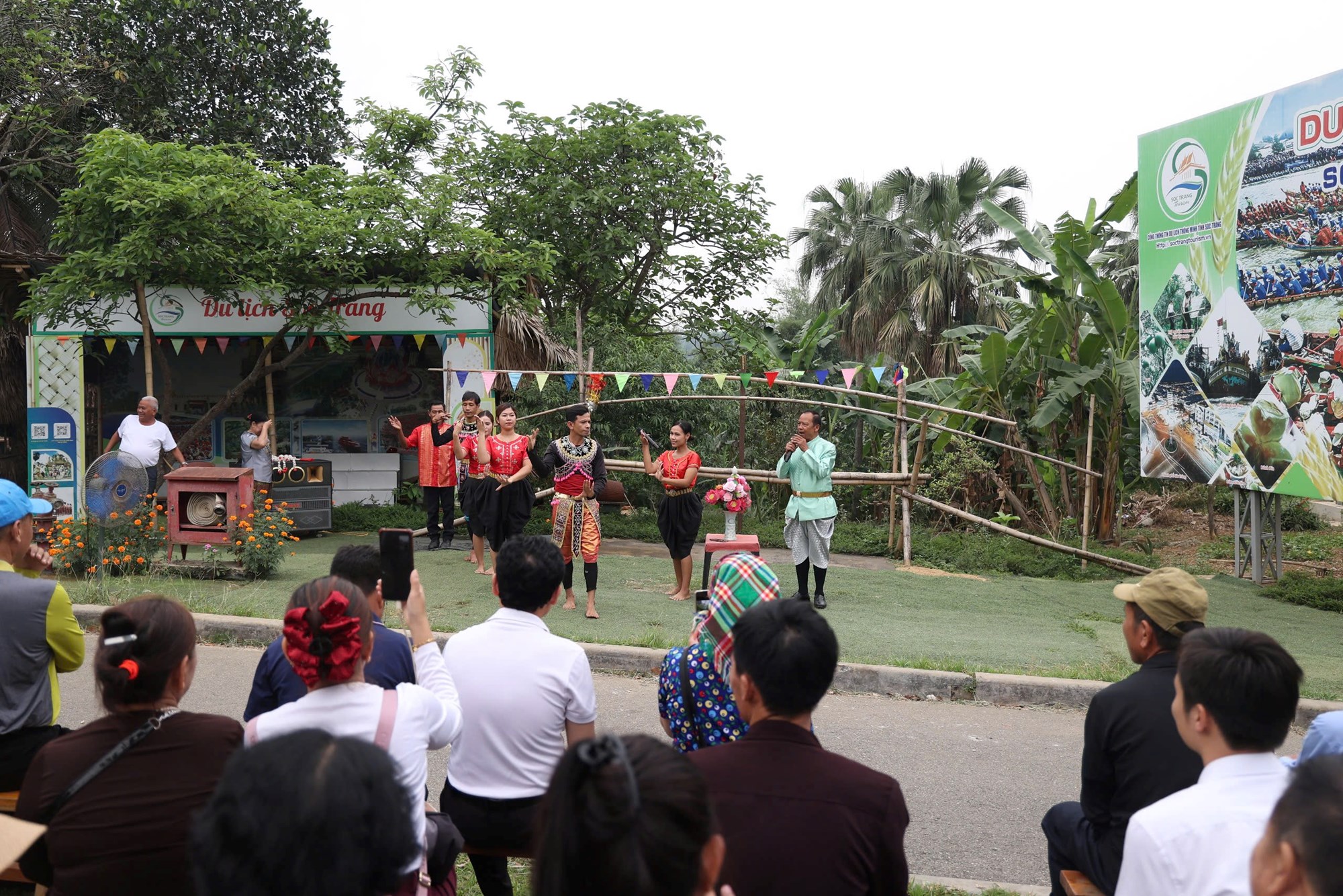 (Emagazine) Giao lưu văn hóa nhân Ngày Văn hóa các dân tộc Việt Nam - ảnh 8