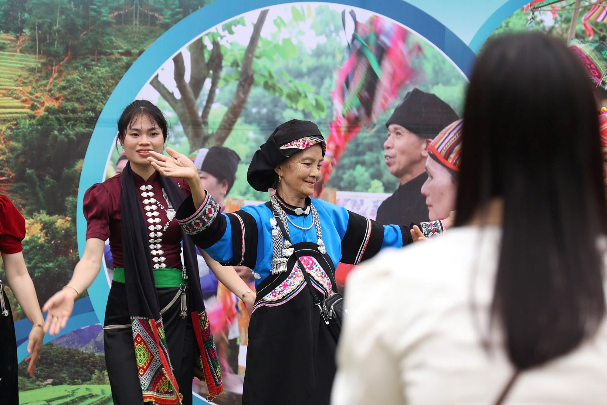 (Emagazine) Giao lưu văn hóa nhân Ngày Văn hóa các dân tộc Việt Nam - ảnh 11