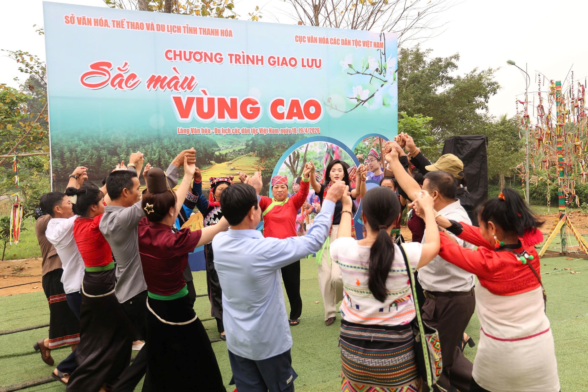 (Emagazine) Giao lưu văn hóa nhân Ngày Văn hóa các dân tộc Việt Nam - ảnh 12