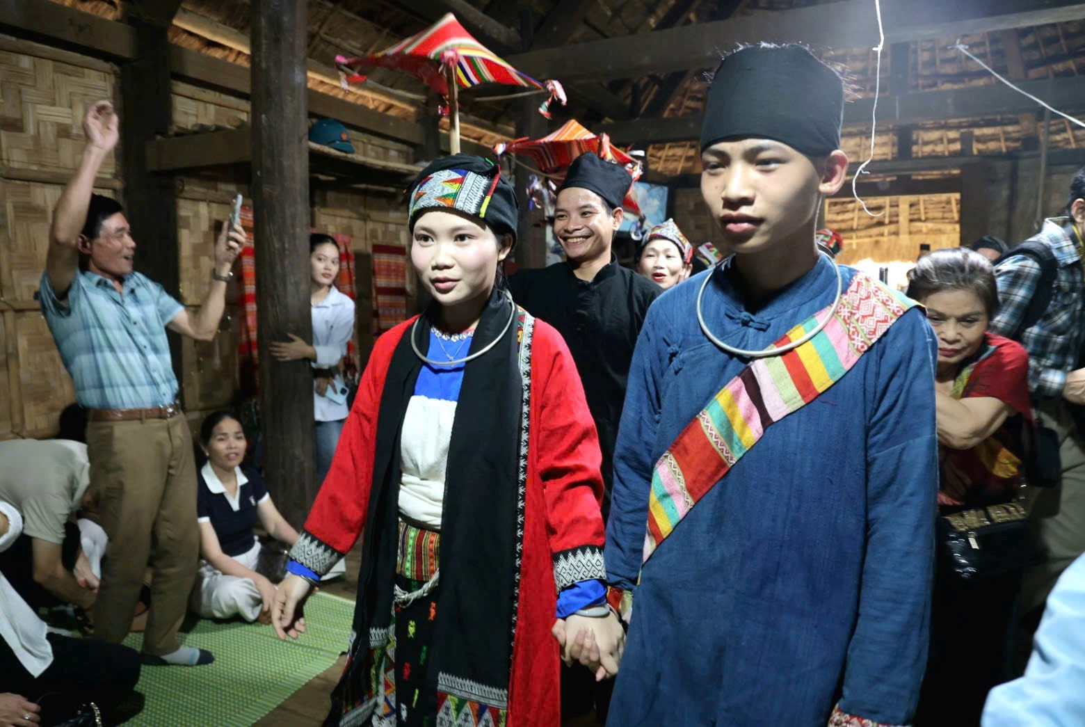 (Emagazine) Bản tình ca đẹp và đạo lý làm người trong lễ cưới hai lần của người Thái xứ Thanh - ảnh 11