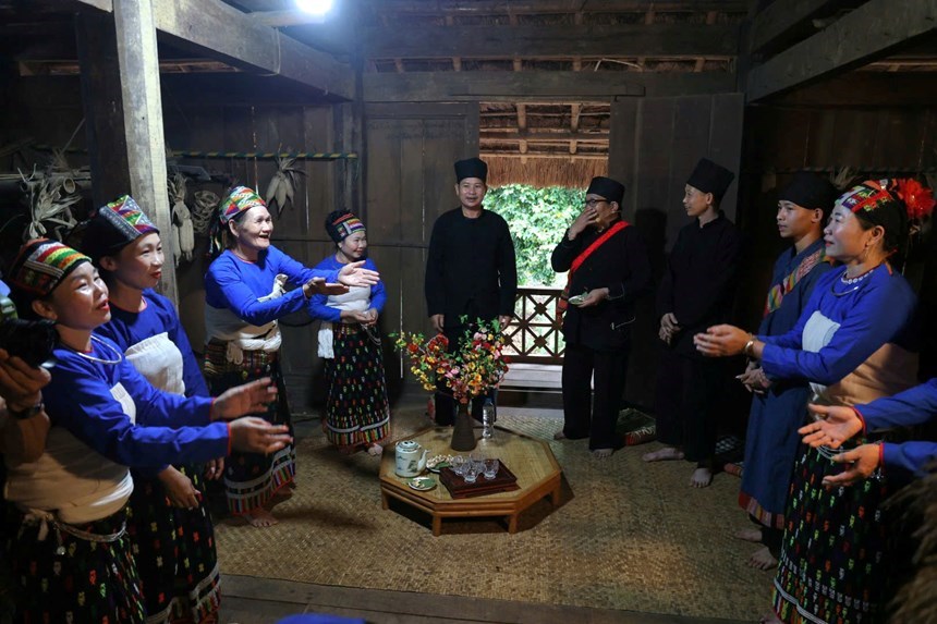 Đám cưới truyền thống là ngày hội cộng đồng của người Thái