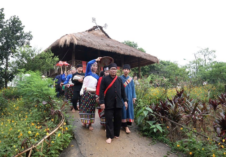 Đoàn đón dâu trong phong tục cưới hai lần người Thái