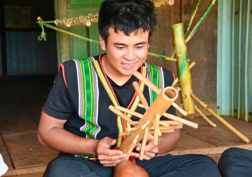 nghe nhan la kho tang song giu gin van hoa Tay Nguyen