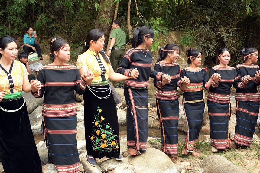 Điệu múa xoang truyền thống của người Jrai