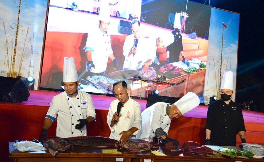 Trình diễn ẩm thực cá ngừ đại dương tại lễ hội