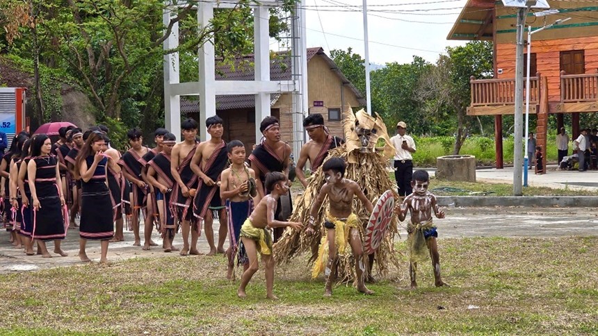 Không gian cồng chiêng và múa xoang tại lễ hội cầu mưa Gia Lai