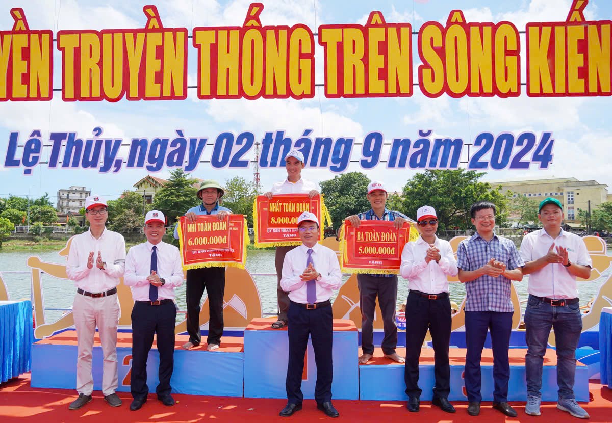 Kiến Giang ‘dậy sóng’ đua, bơi thuyền mừng Tết Độc lập - ảnh 11