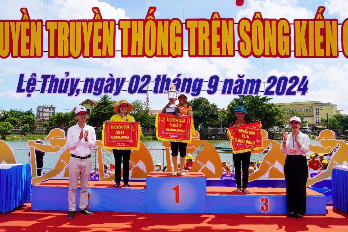 Kiến Giang ‘dậy sóng’ đua, bơi thuyền mừng Tết Độc lập - ảnh 10