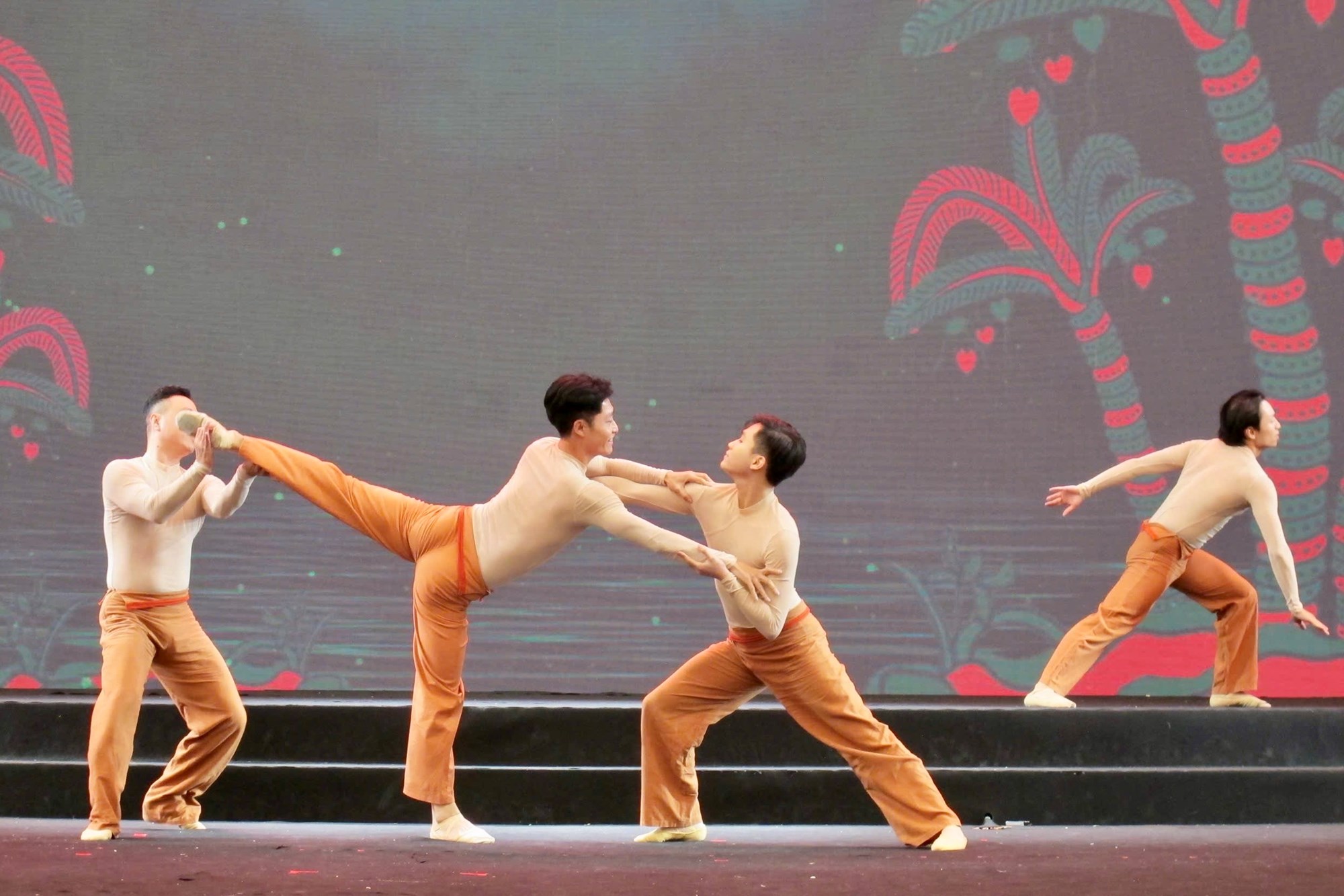 Dấu ấn nghệ thuật biểu diễn tại Hội chợ mùa Thu lần thứ nhất – năm 2025 - ảnh 7