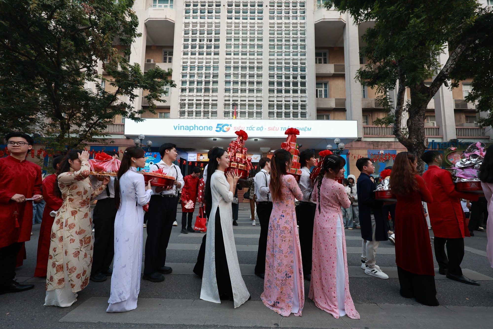 Hơi thở Việt phục trong nghi lễ cưới của người Việt - ảnh 16