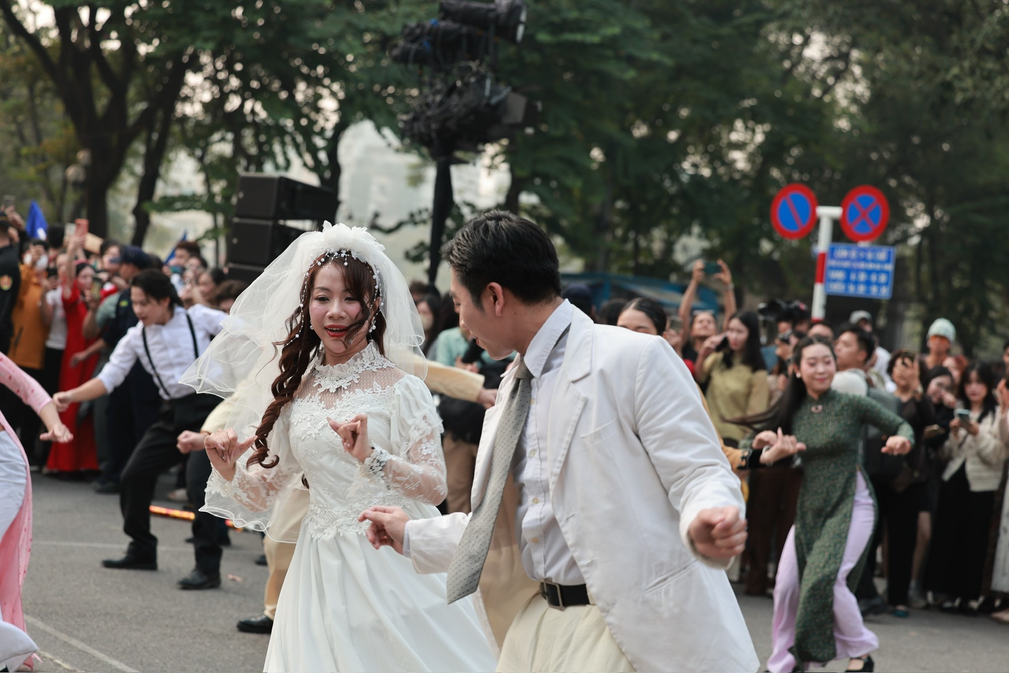 Hơi thở Việt phục trong nghi lễ cưới của người Việt - ảnh 2