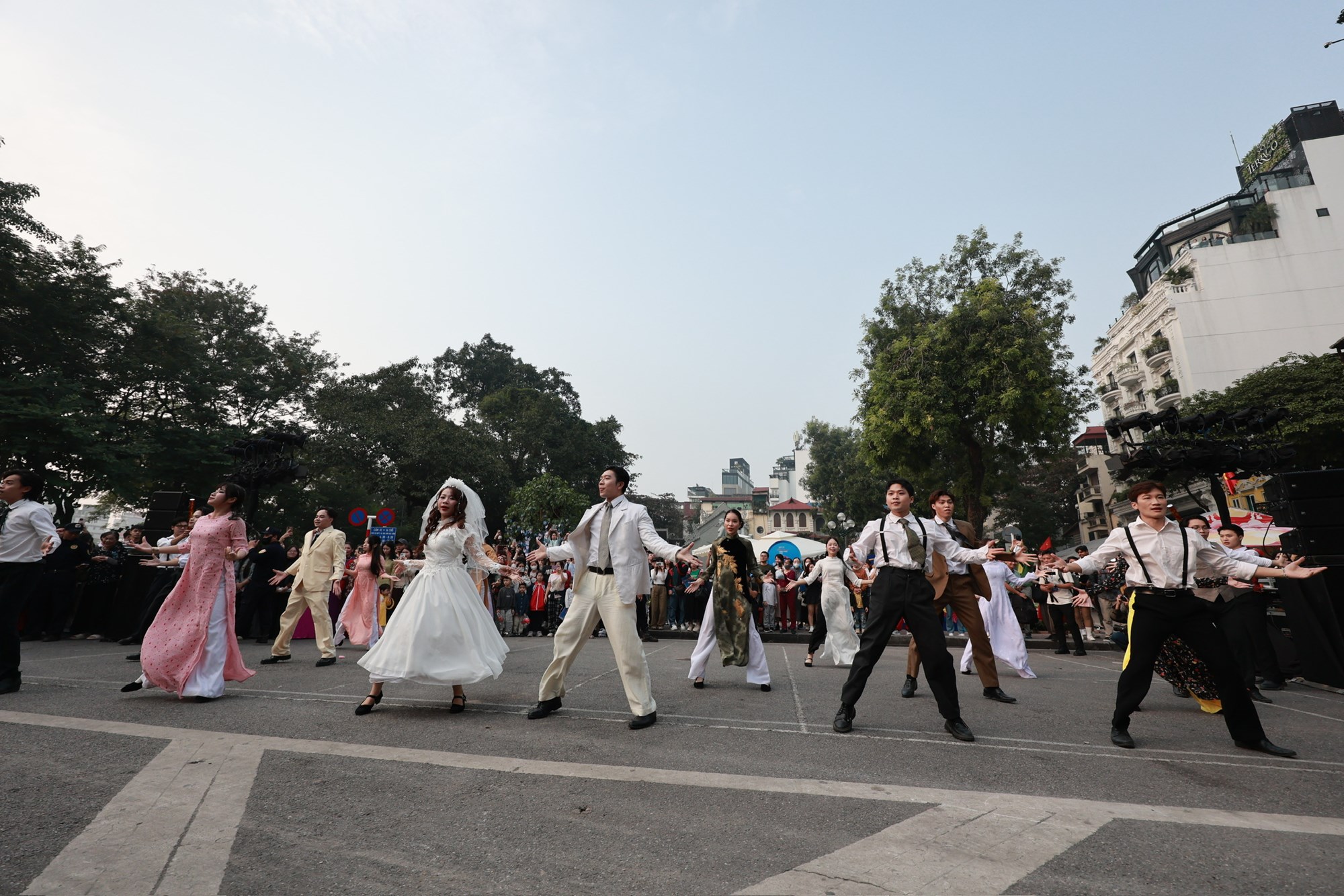 Hơi thở Việt phục trong nghi lễ cưới của người Việt - ảnh 4