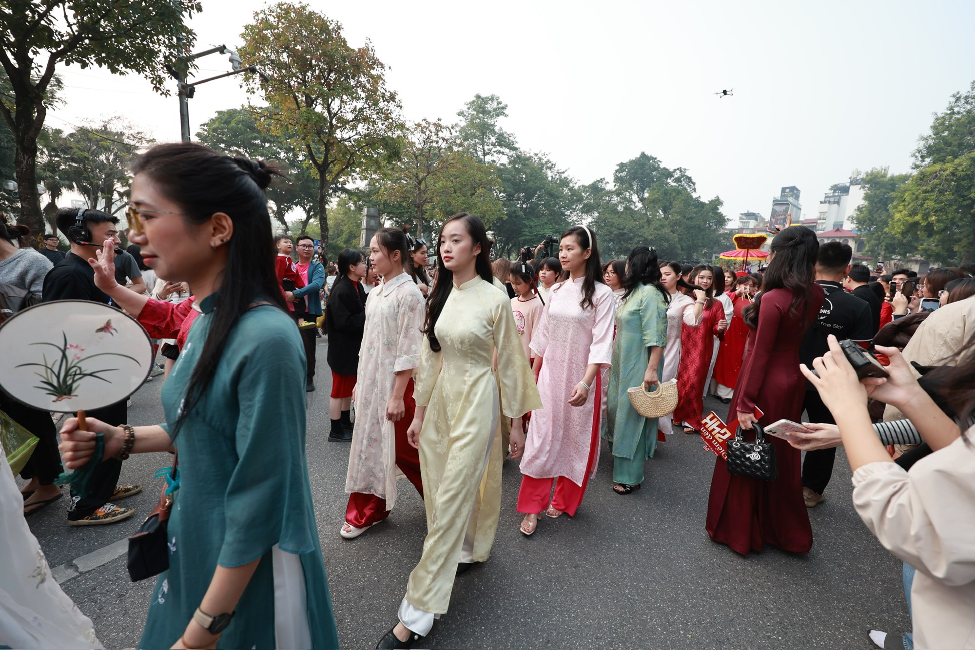 Hơi thở Việt phục trong nghi lễ cưới của người Việt - ảnh 6