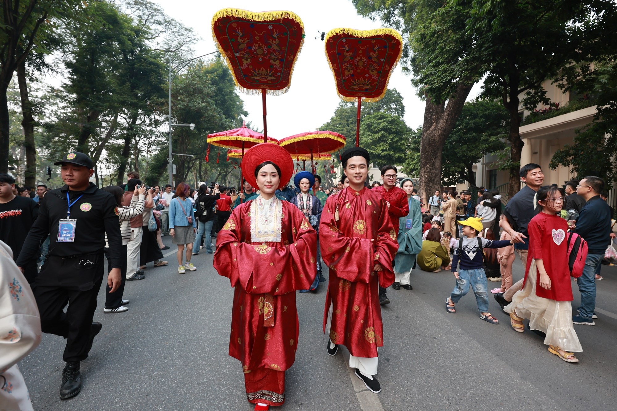 Hơi thở Việt phục trong nghi lễ cưới của người Việt - ảnh 5