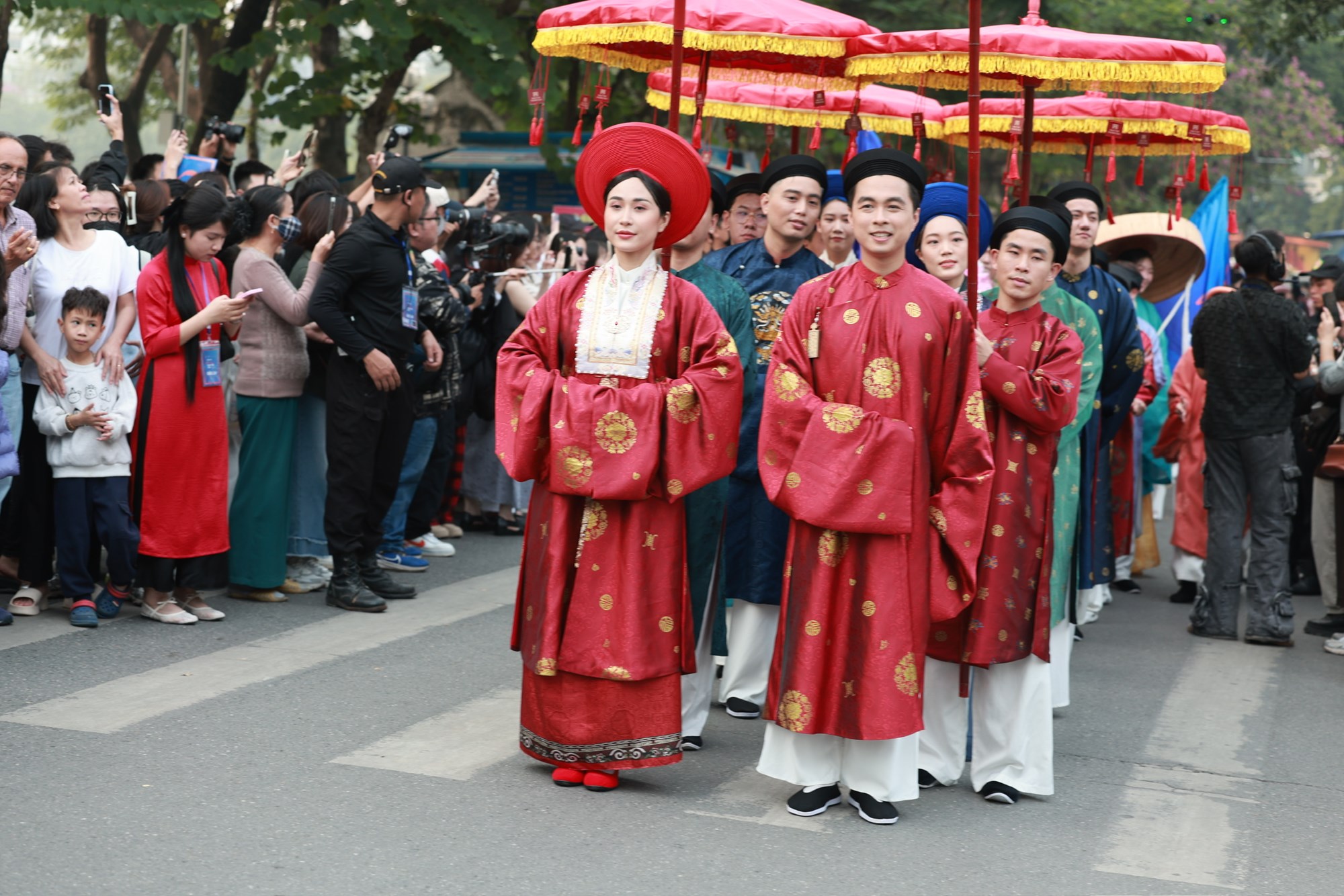 Hơi thở Việt phục trong nghi lễ cưới của người Việt - ảnh 3