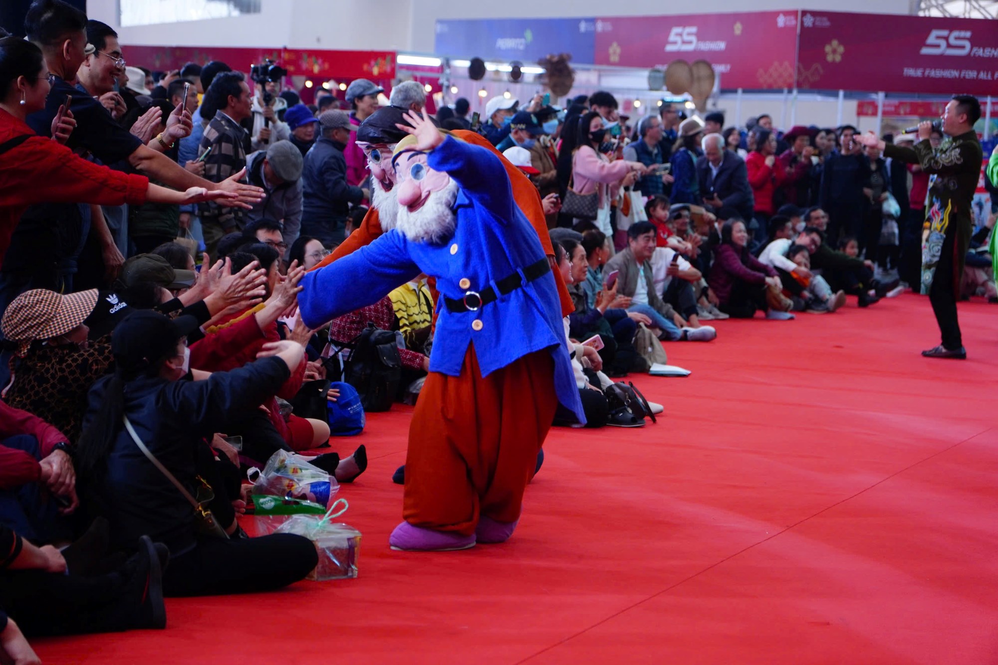 Khán giả hào hứng với nghệ thuật múa rối tại Hội chợ mùa Xuân 2026 - ảnh 6