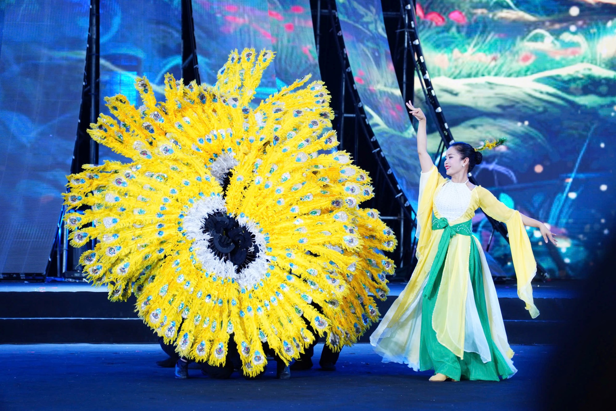 Khán giả hào hứng với nghệ thuật múa rối tại Hội chợ mùa Xuân 2026 - ảnh 2