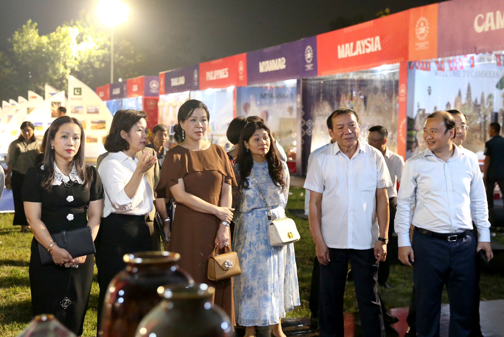 Sprawdzanie przygotowań do pierwszego Światowego Festiwalu Kultury w Hanoi - zdjęcie 10