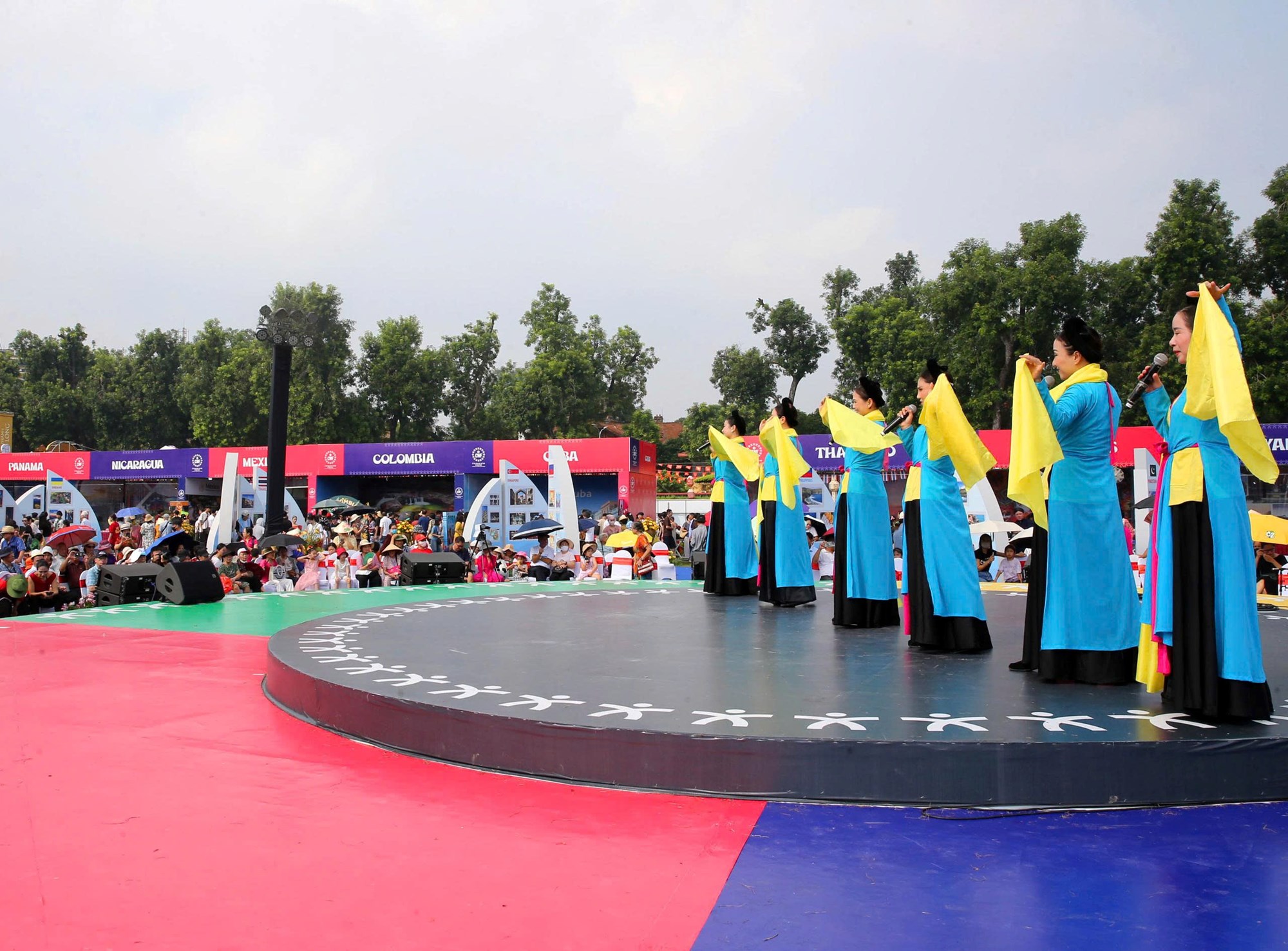 Nhịp cầu văn hóa vì hòa bình và đoàn kết nhân loại - ảnh 12