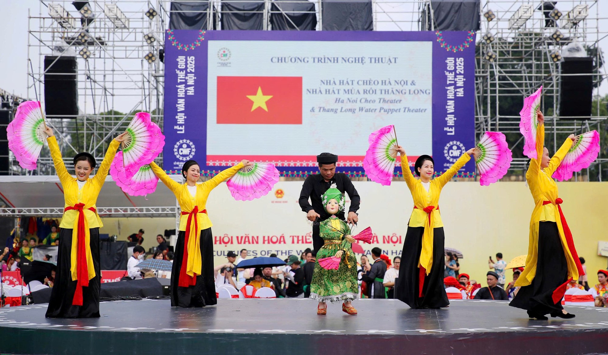 Nhịp cầu văn hóa vì hòa bình và đoàn kết nhân loại - ảnh 11