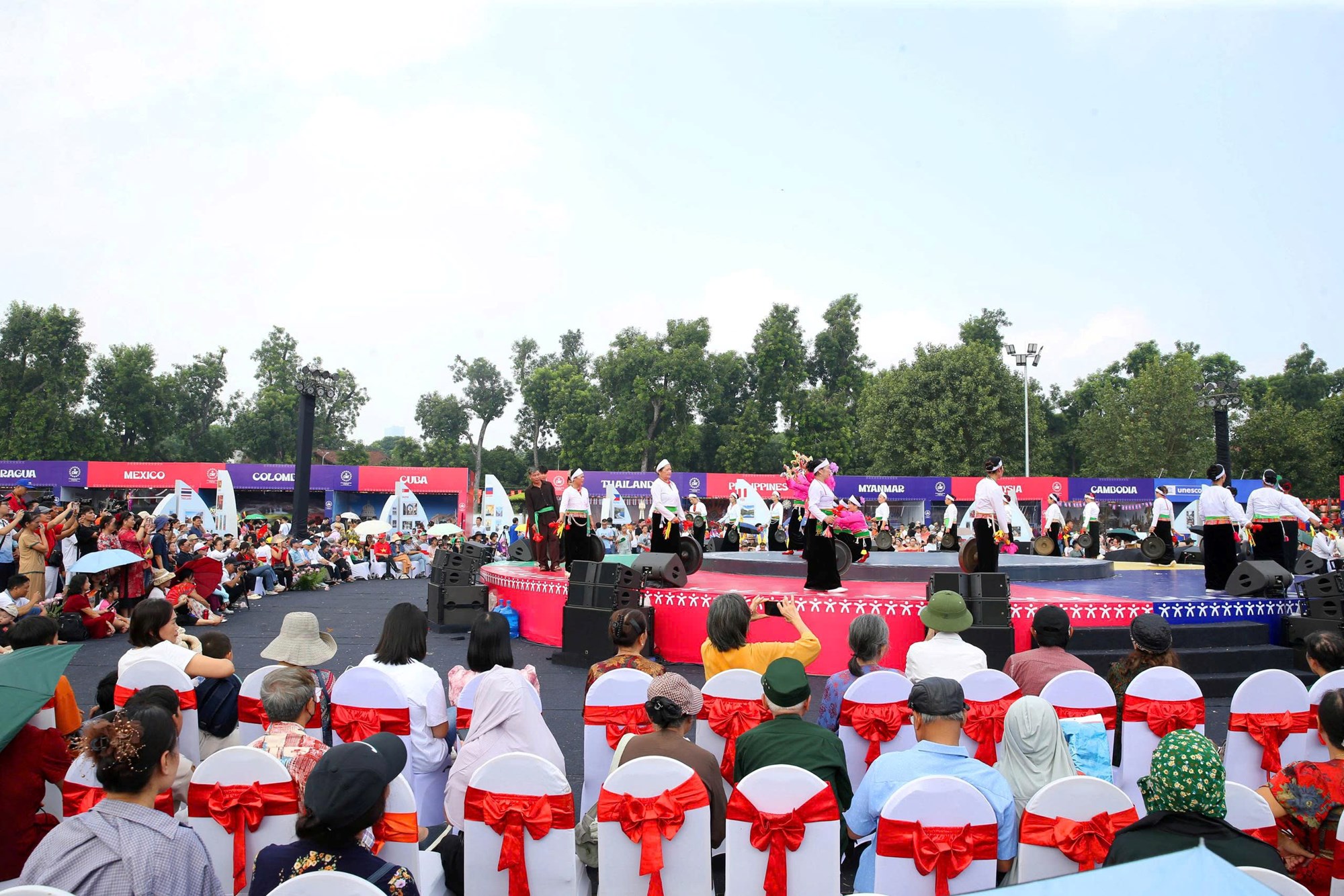 Nhịp cầu văn hóa vì hòa bình và đoàn kết nhân loại - ảnh 7