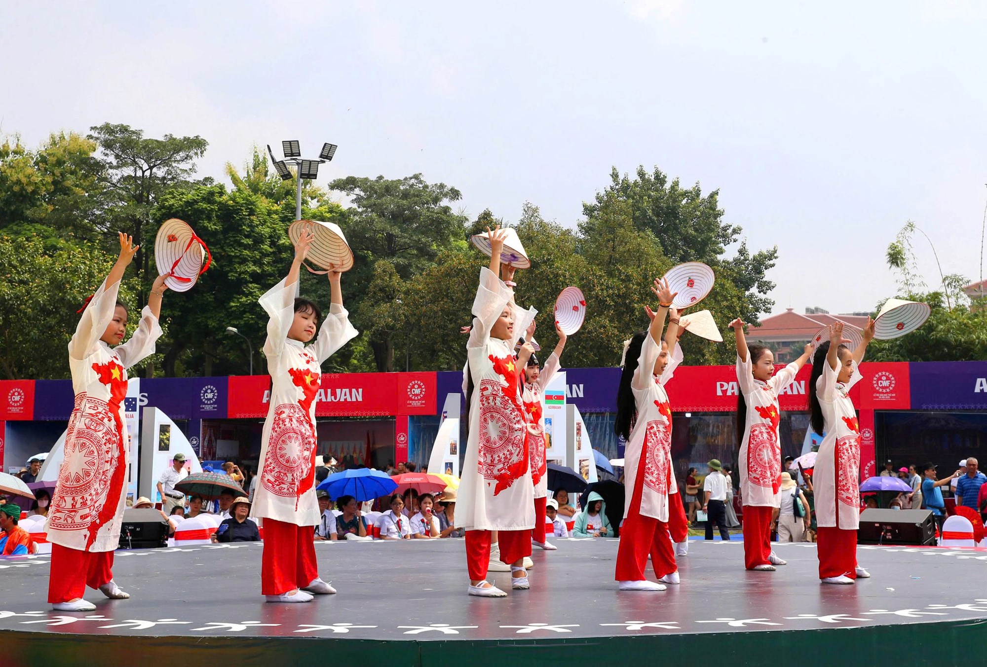 Nhịp cầu văn hóa vì hòa bình và đoàn kết nhân loại - ảnh 1