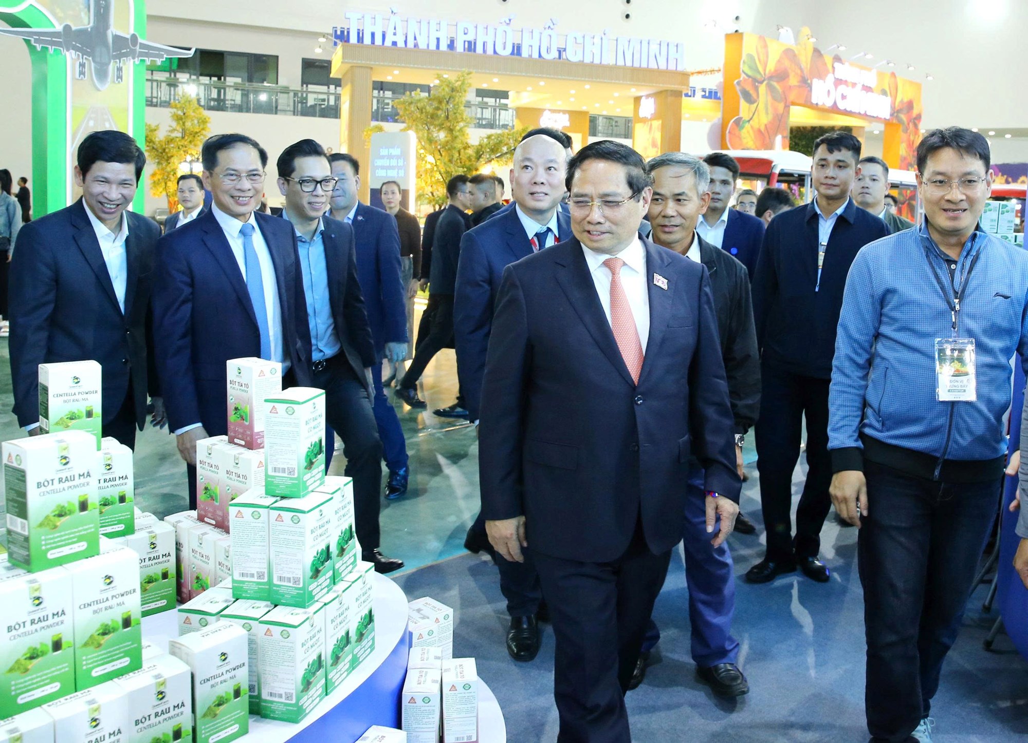 Thủ tướng Phạm Minh Chính kiểm tra tiến độ Hội chợ mùa Thu lần thứ I - 2025 - ảnh 14