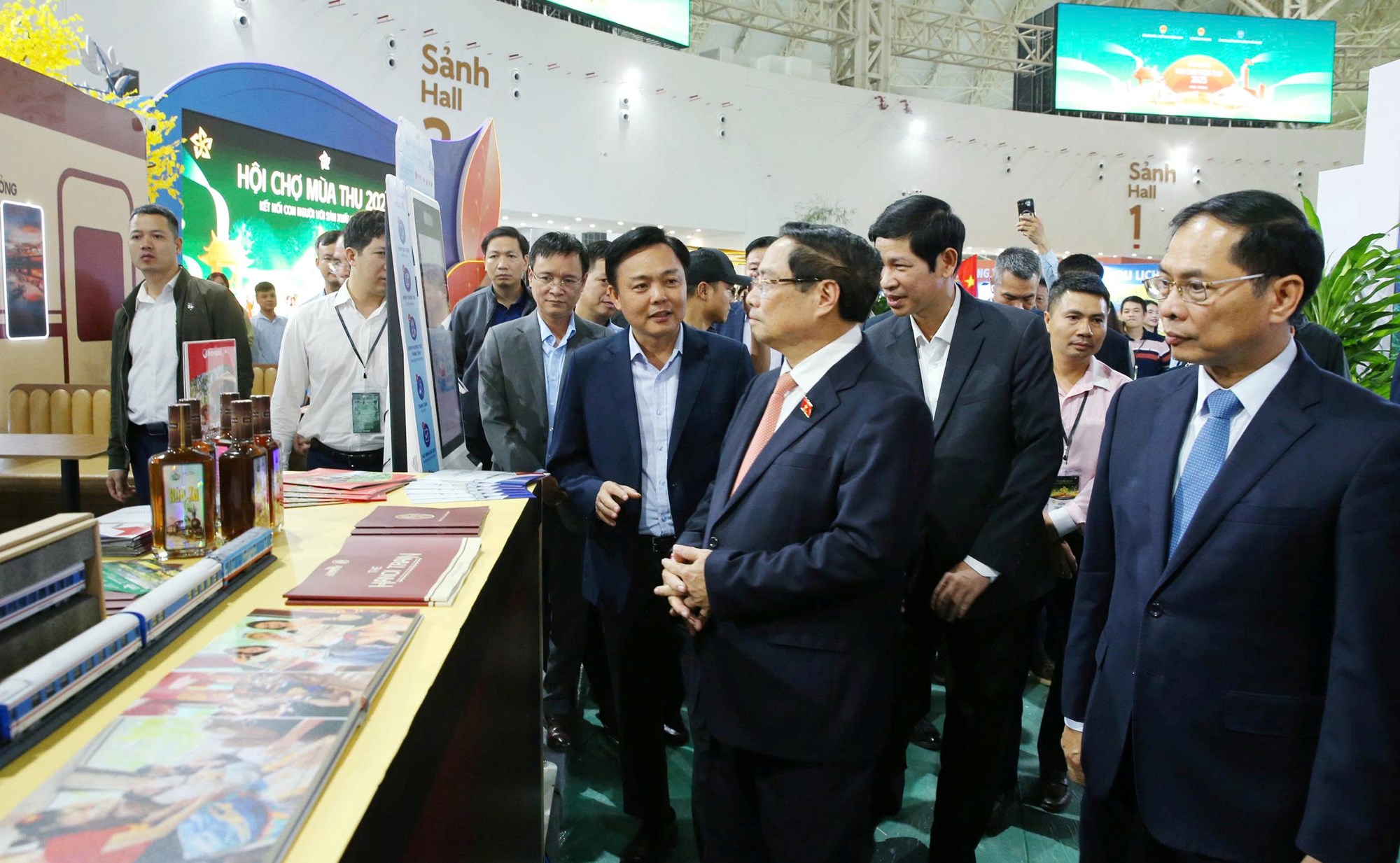 Thủ tướng Phạm Minh Chính kiểm tra tiến độ Hội chợ mùa Thu lần thứ I - 2025 - ảnh 6