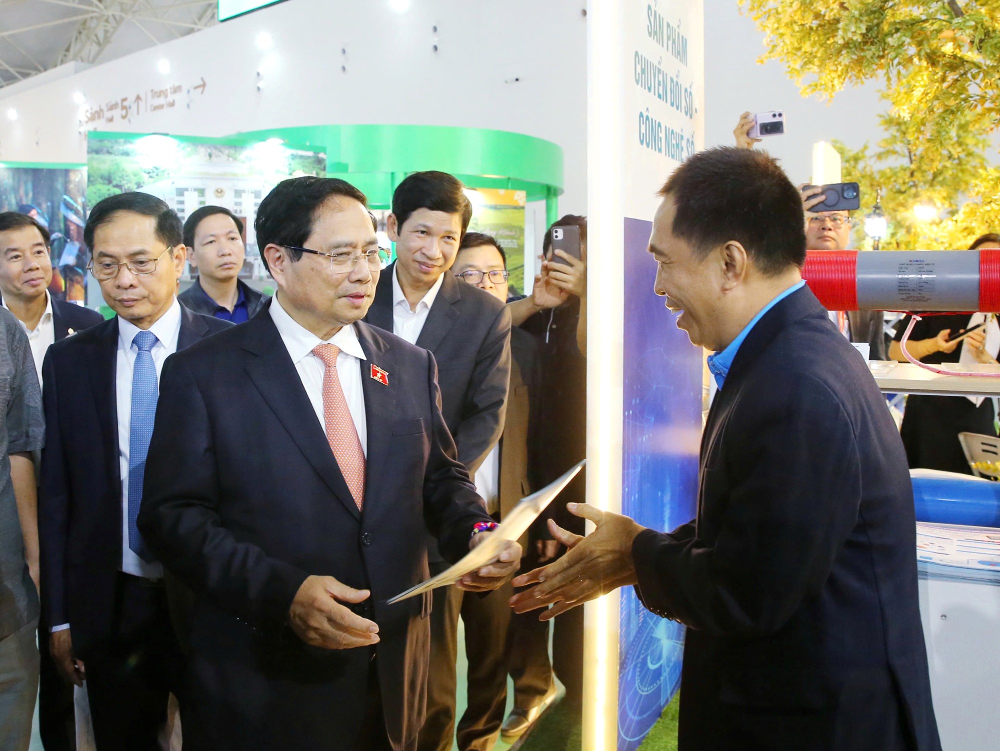 Thủ tướng Phạm Minh Chính kiểm tra tiến độ Hội chợ mùa Thu lần thứ I - 2025 - ảnh 13