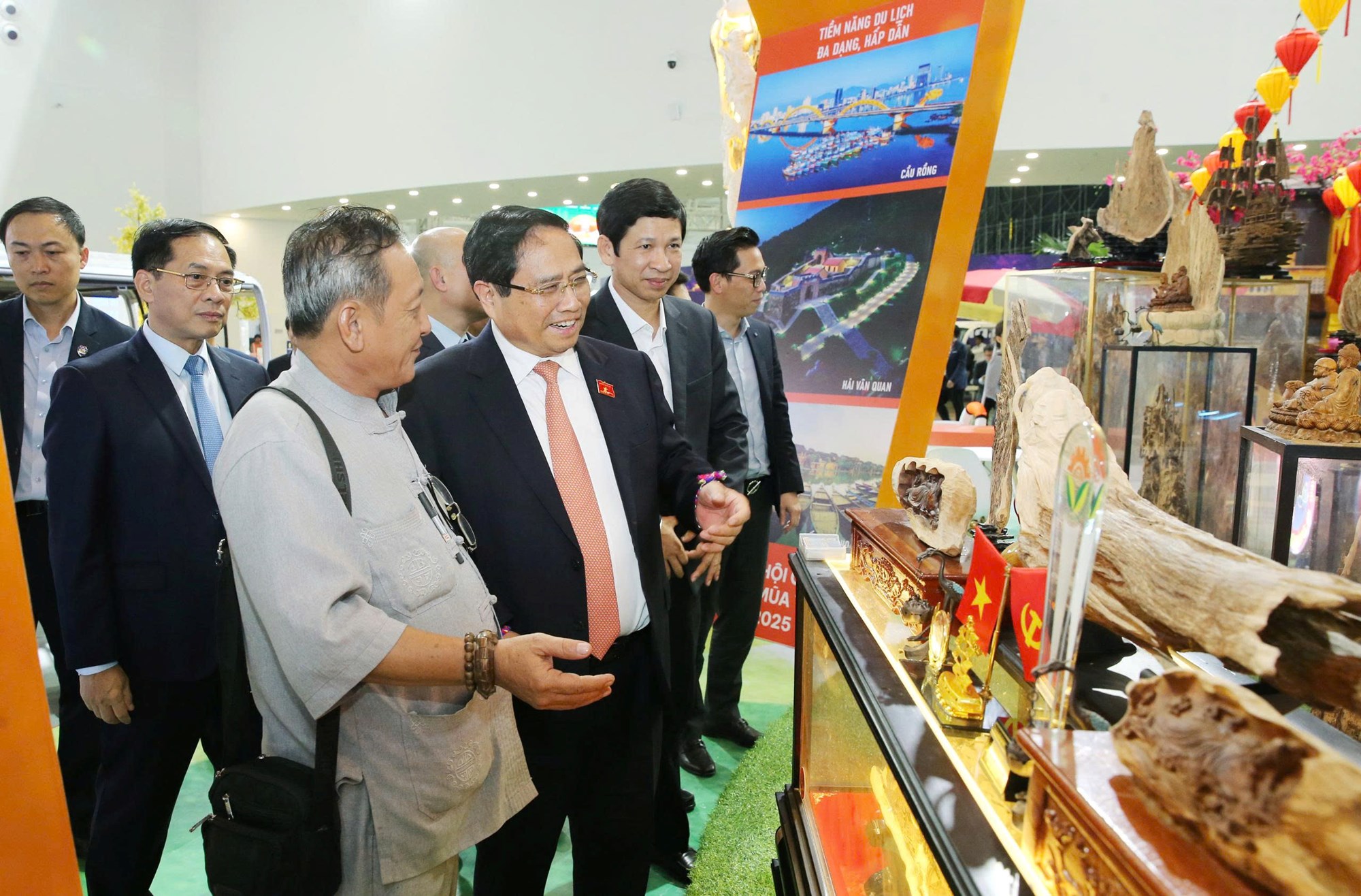 Thủ tướng Phạm Minh Chính kiểm tra tiến độ Hội chợ mùa Thu lần thứ I - 2025 - ảnh 15