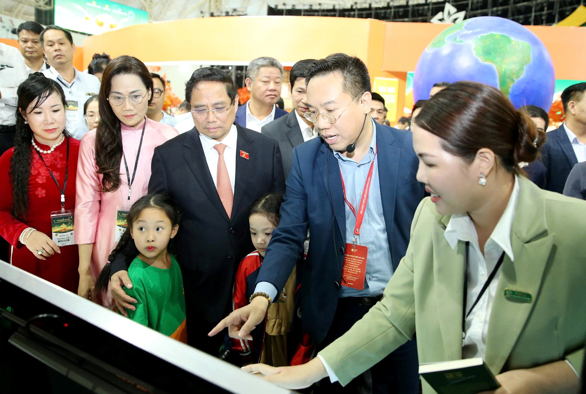 Thủ tướng Phạm Minh Chính kiểm tra tiến độ Hội chợ mùa Thu lần thứ I - 2025 - ảnh 1