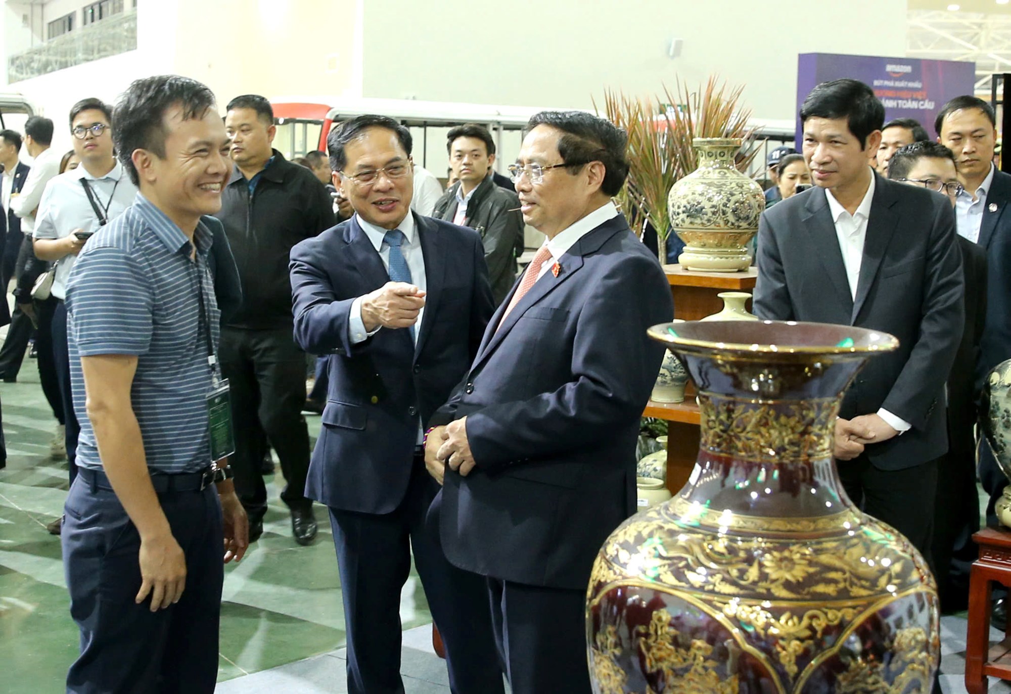 Thủ tướng Phạm Minh Chính kiểm tra tiến độ Hội chợ mùa Thu lần thứ I - 2025 - ảnh 10