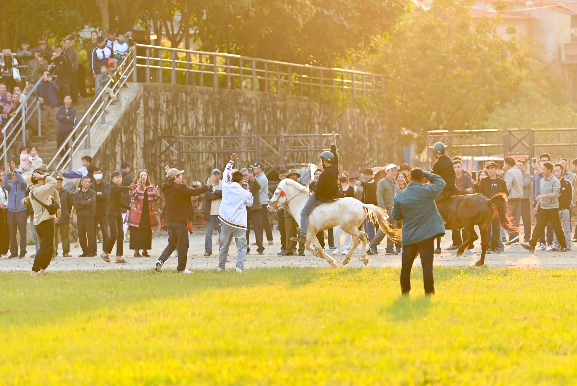 Mãn nhãn với Giải đua ngựa hàng tuần Bắc Hà - ảnh 9