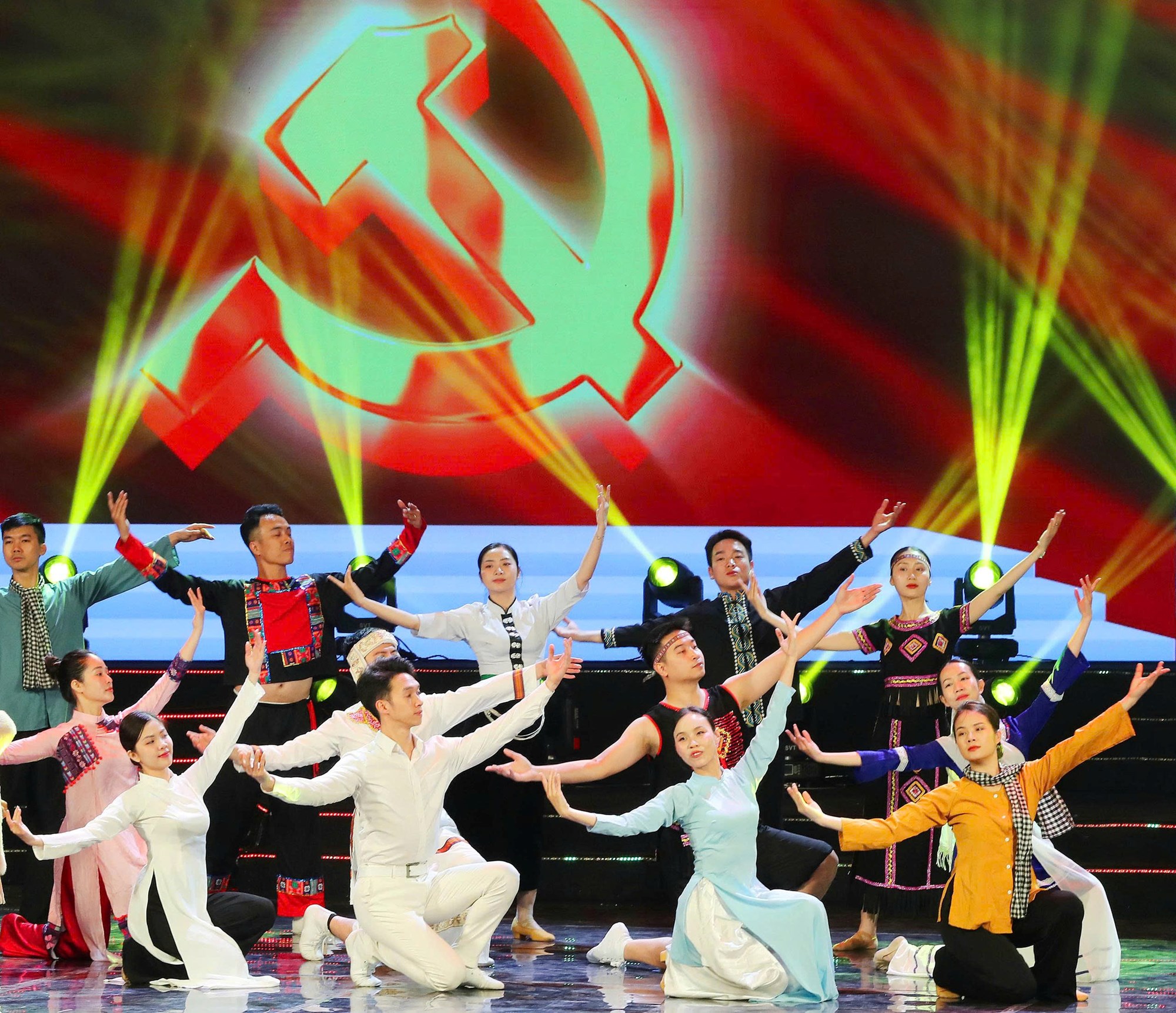 Sẵn sàng cho chương trình nghệ thuật đặc biệt “Đường lên phía trước“ - ảnh 2